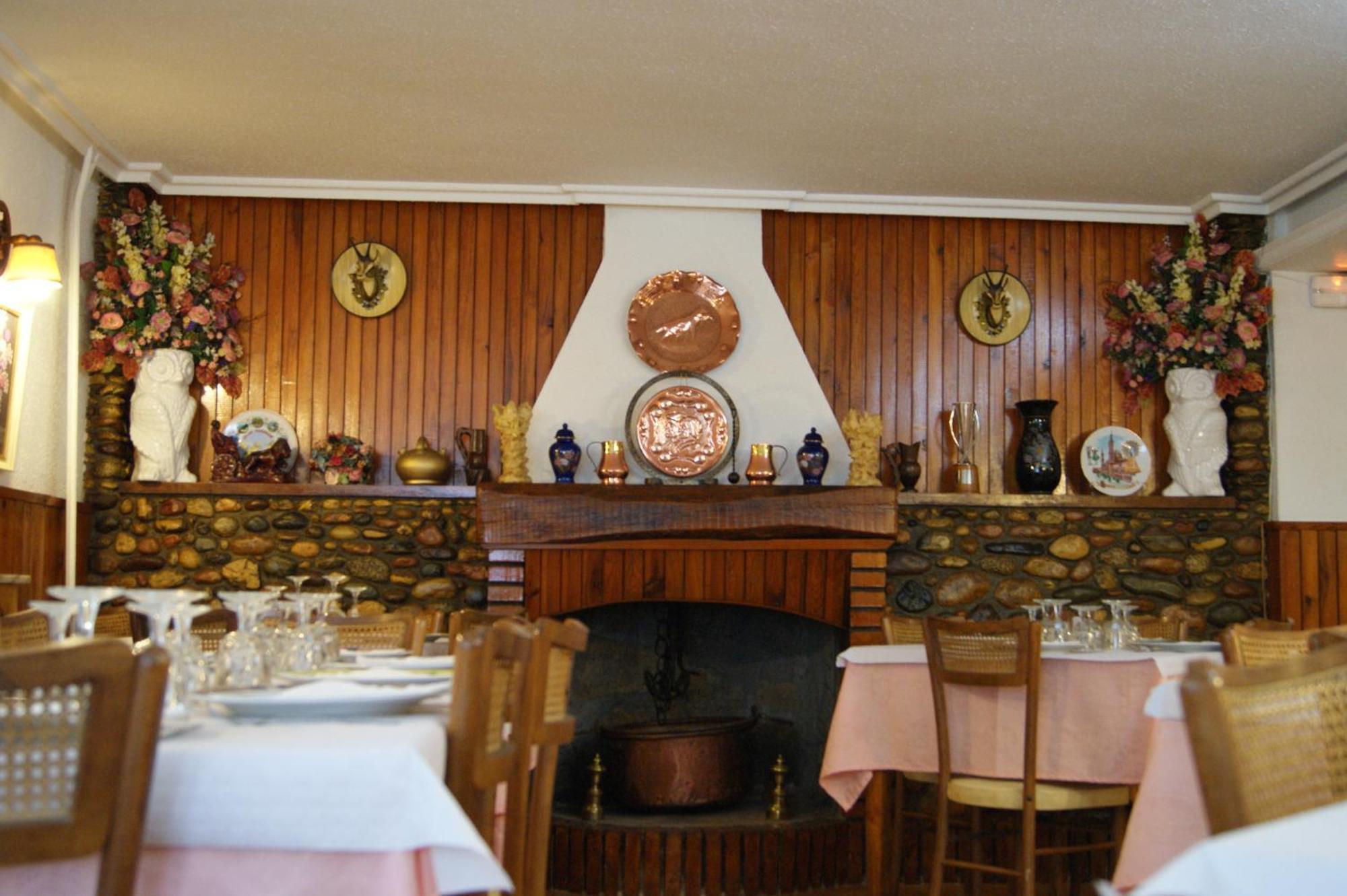 ביילסה Hostal Pirineos Meliz מראה חיצוני תמונה