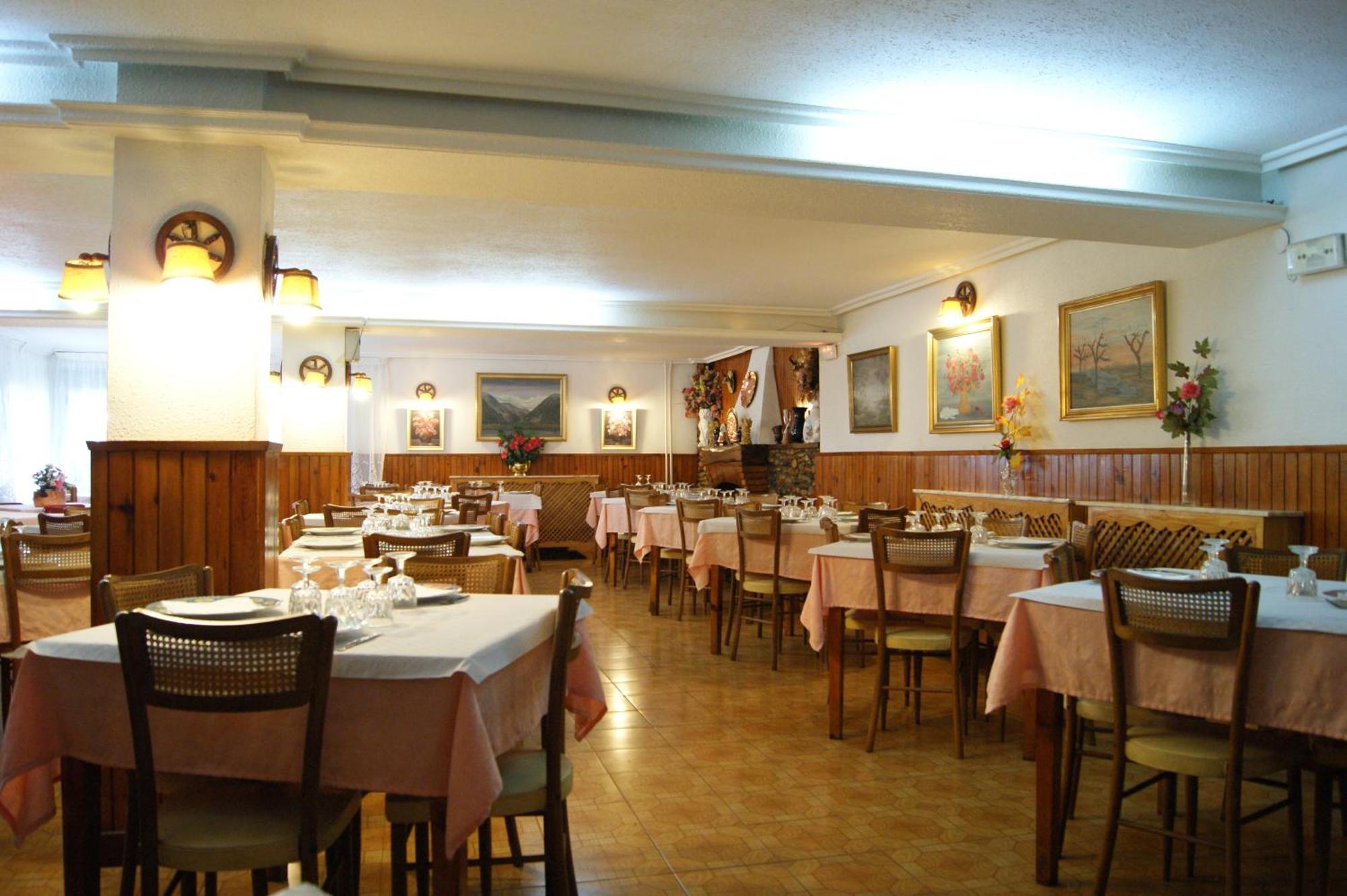 ביילסה Hostal Pirineos Meliz מראה חיצוני תמונה