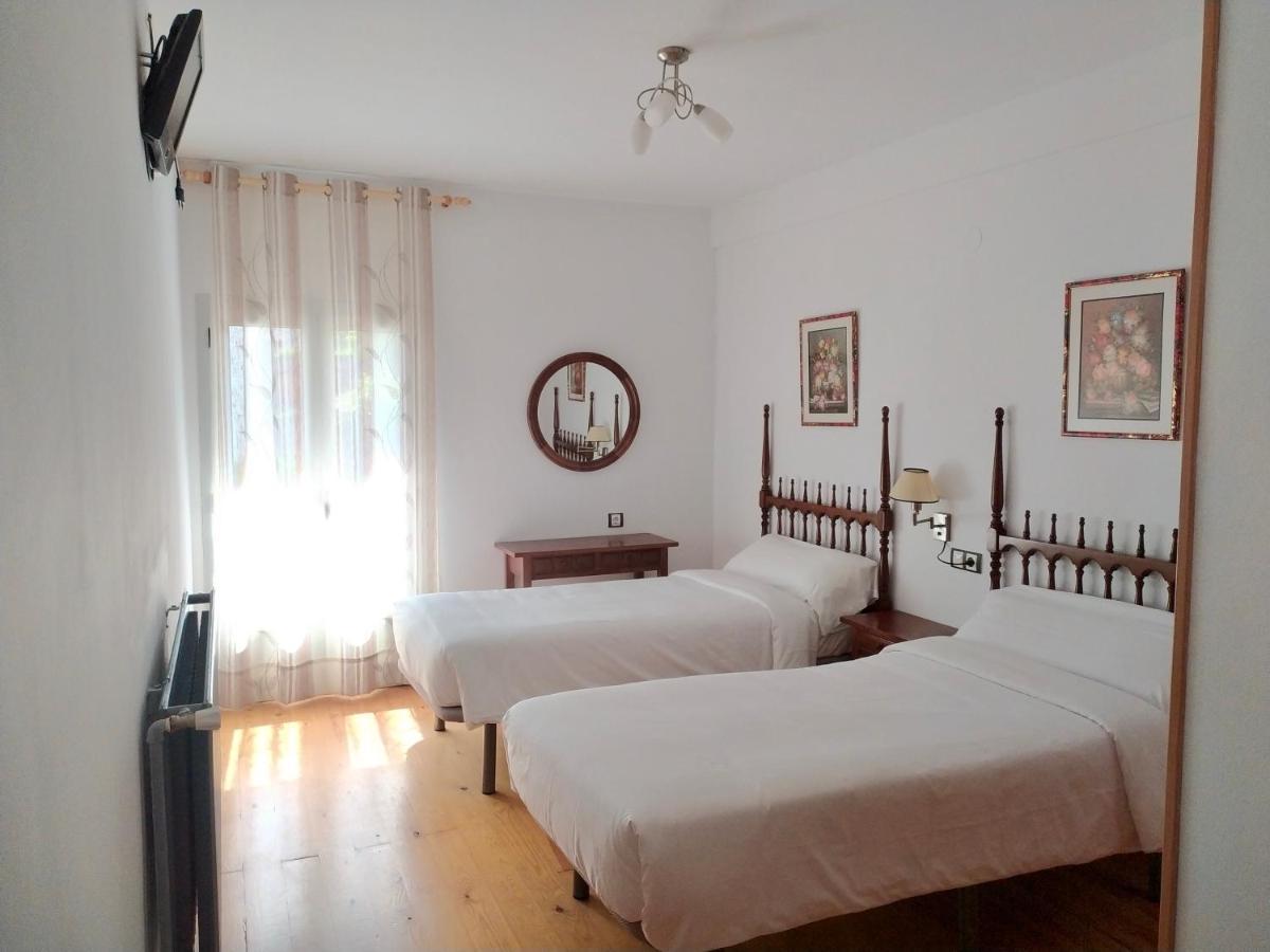 ביילסה Hostal Pirineos Meliz מראה חיצוני תמונה